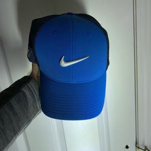 Blue Nike stretch fit golf hat